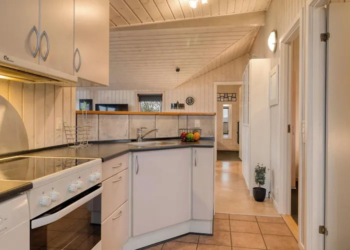 Hébergement de vacances Arnkil - 700m From The Sea By Interhome Lakolk